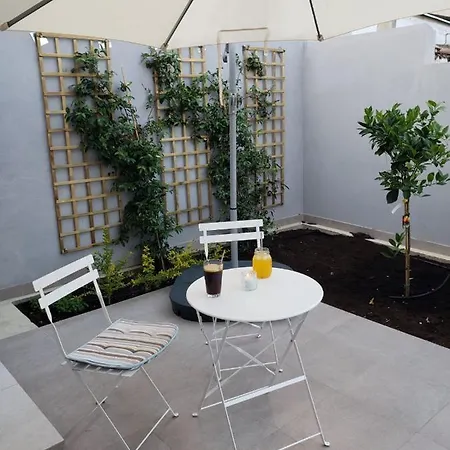 Modern & Cozy Studio W/ Backyard Near City Center Limassol Exterior photo