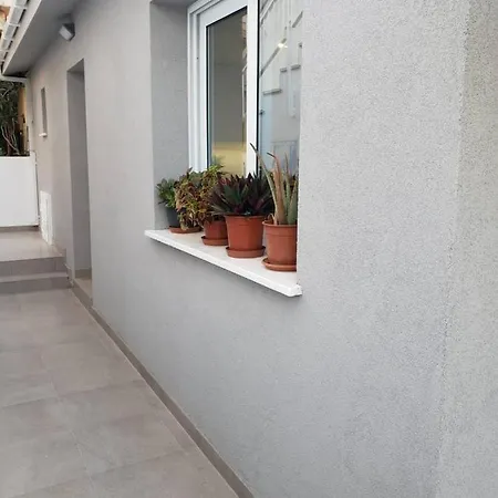Modern & Cozy Studio W/ Backyard Near City Center Limassol Exterior photo
