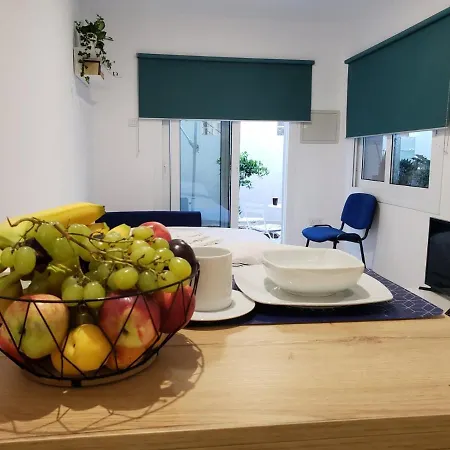 Modern & Cozy Studio W/ Backyard Near City Center Limassol Exterior photo