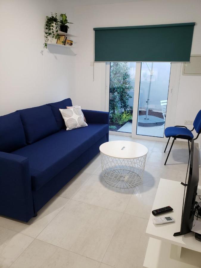 Modern & Cozy W/ Backyard Near Center