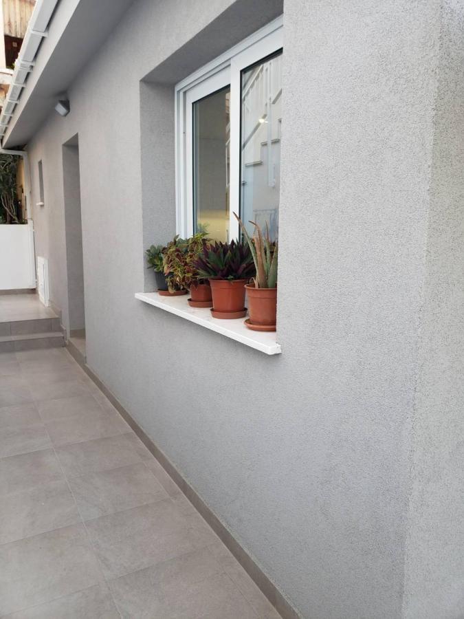 Apartment Modern & Cozy W/ Backyard Near Center Limassol