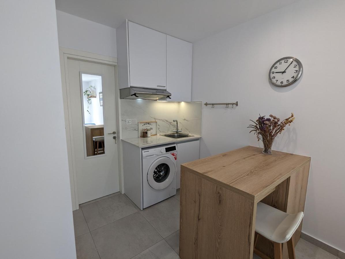 Apartment Modern & Cozy W/ Backyard Near Center